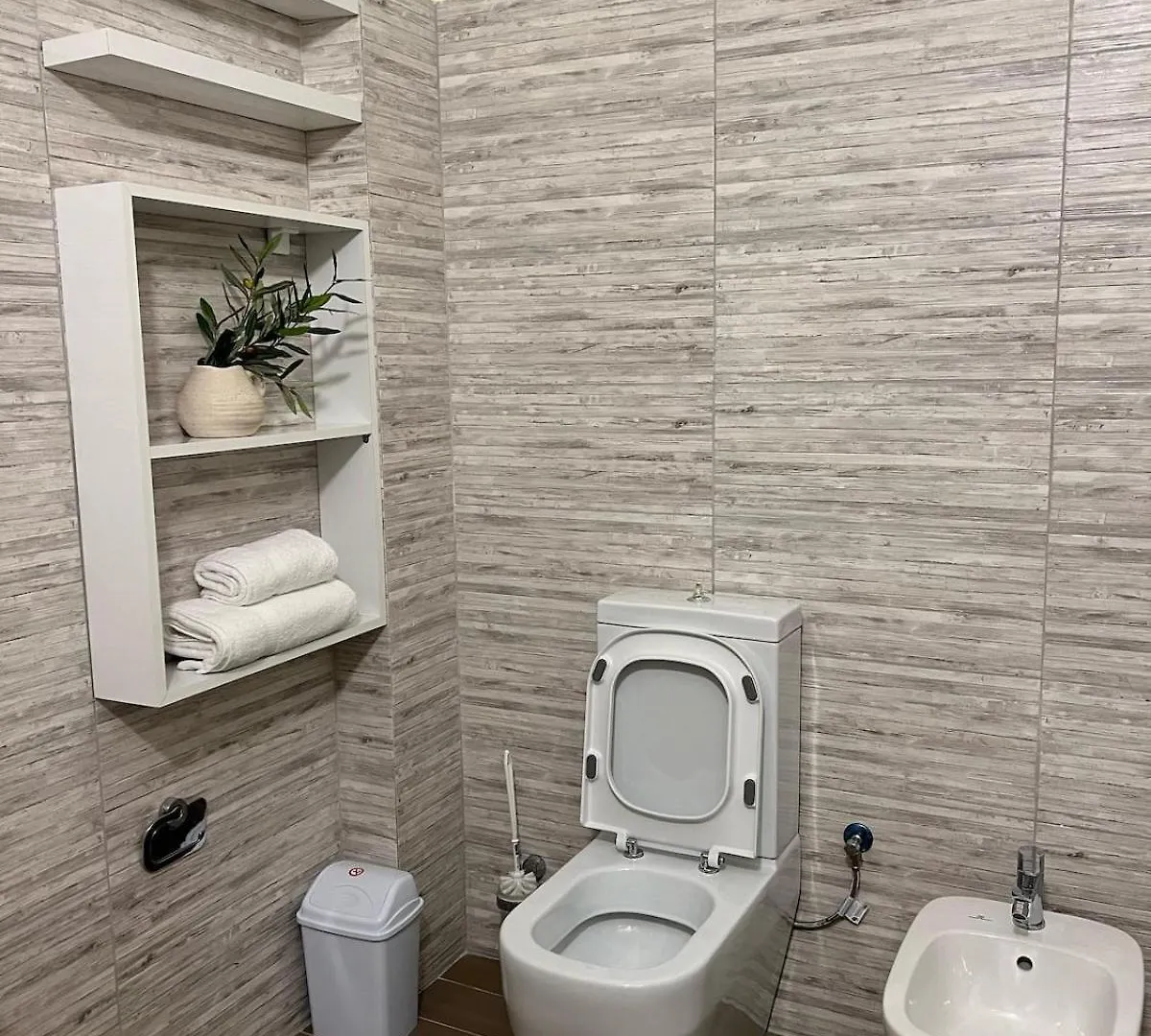 Ervin Second Apartment Wlora Albania