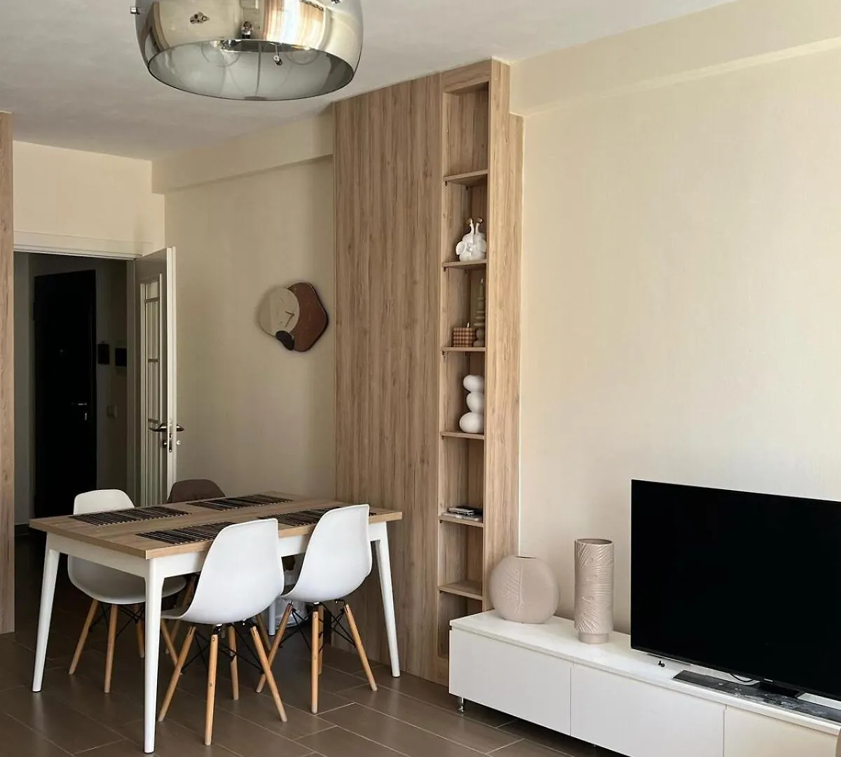 Ervin Second Apartment Wlora